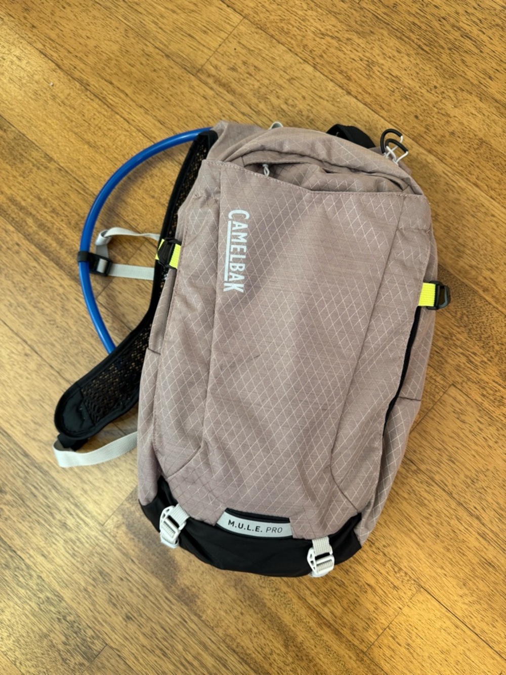 CamelBak Women's M.U.L.E. Pro 14 Bike Hydration Backpack 100oz - Picture 2 of 6